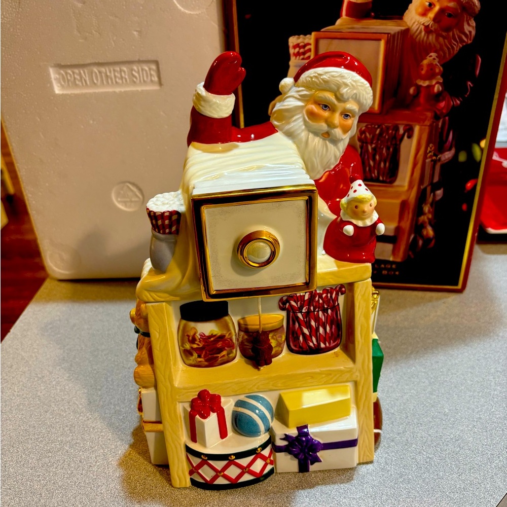 Lenox Musical Santa Cookie Jar -Candy Box